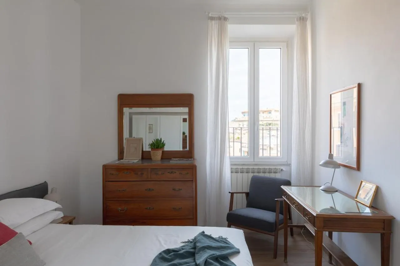 Amazing Penthouse With Terrace And Rooftop In Trastevere Řím Itálie