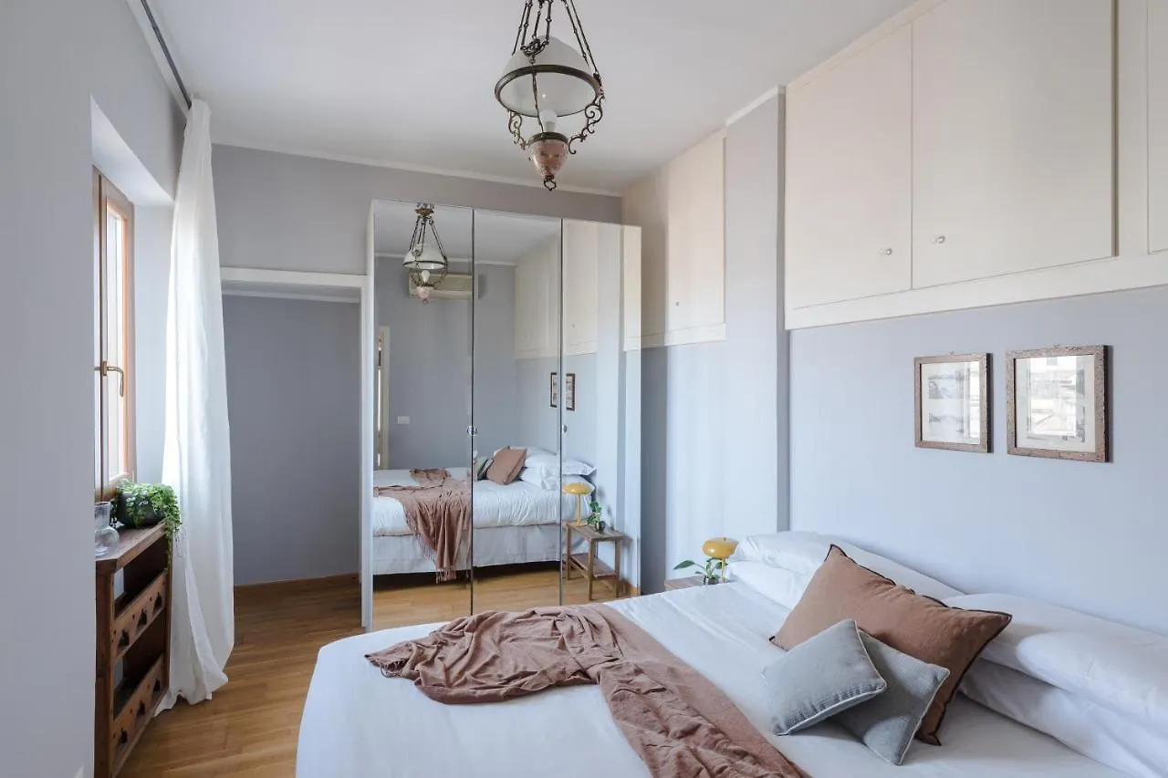 Amazing Penthouse With Terrace And Rooftop In Trastevere Řím Apartmán