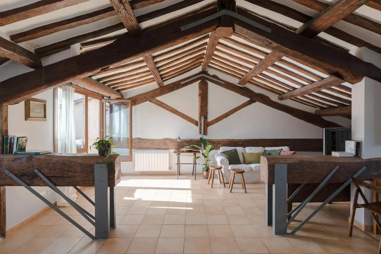 Апартаменты Amazing Penthouse With Terrace And Rooftop In Trastevere Рим