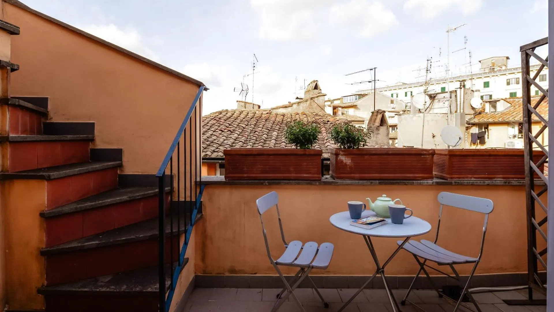 Amazing Penthouse With Terrace And Rooftop In Trastevere Рим Апартаменты