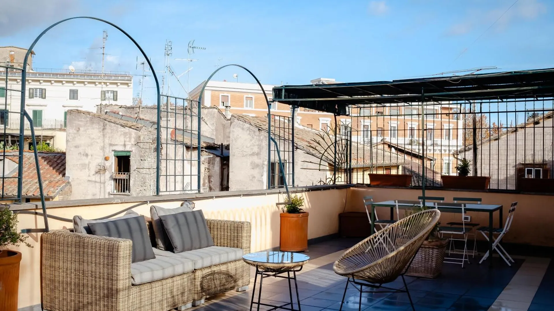 Апартаменты Amazing Penthouse With Terrace And Rooftop In Trastevere Рим